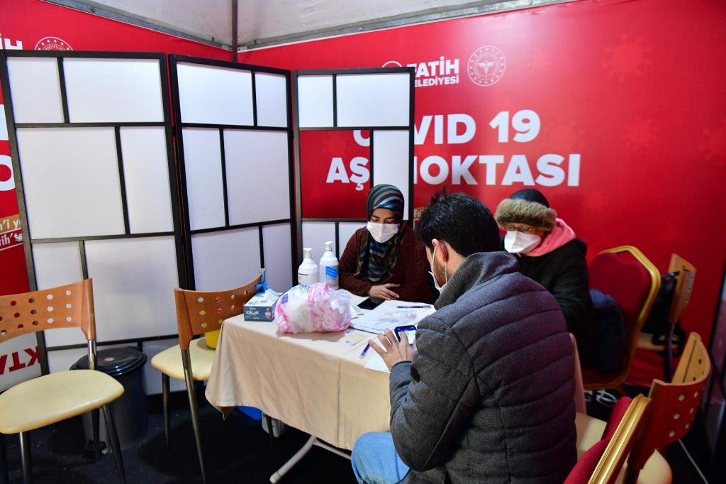 Fatih'te 22 Bin Randevusuz Aşı Yapıldı