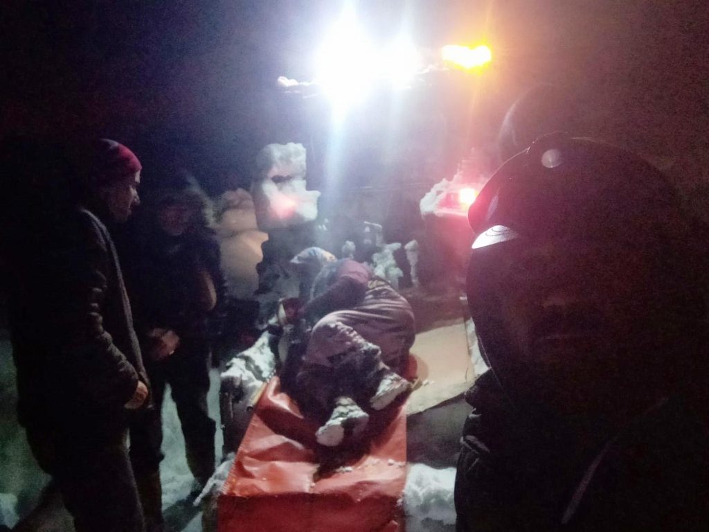 Hastayı Traktörün Arkasında Ambulansa Taşıdılar