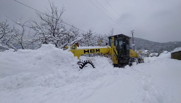 kar kış dinlemeden hastalara koşuyorlar