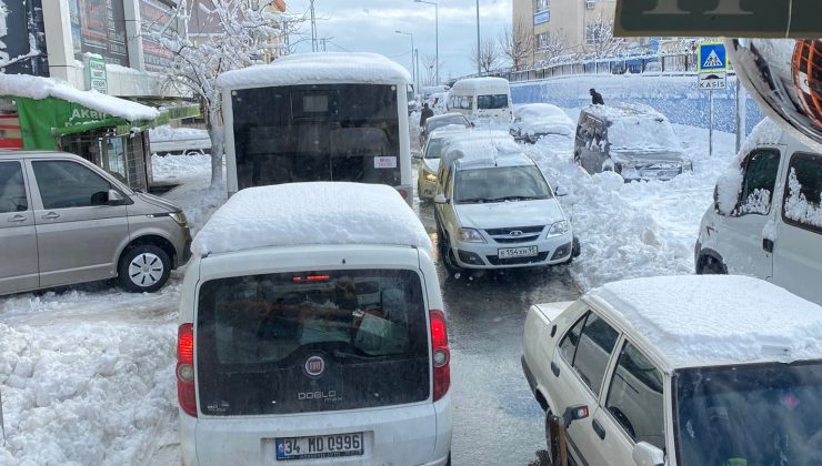 karlı yolda hastaneye i̇ş makinesi ile giden ebeler konuştu