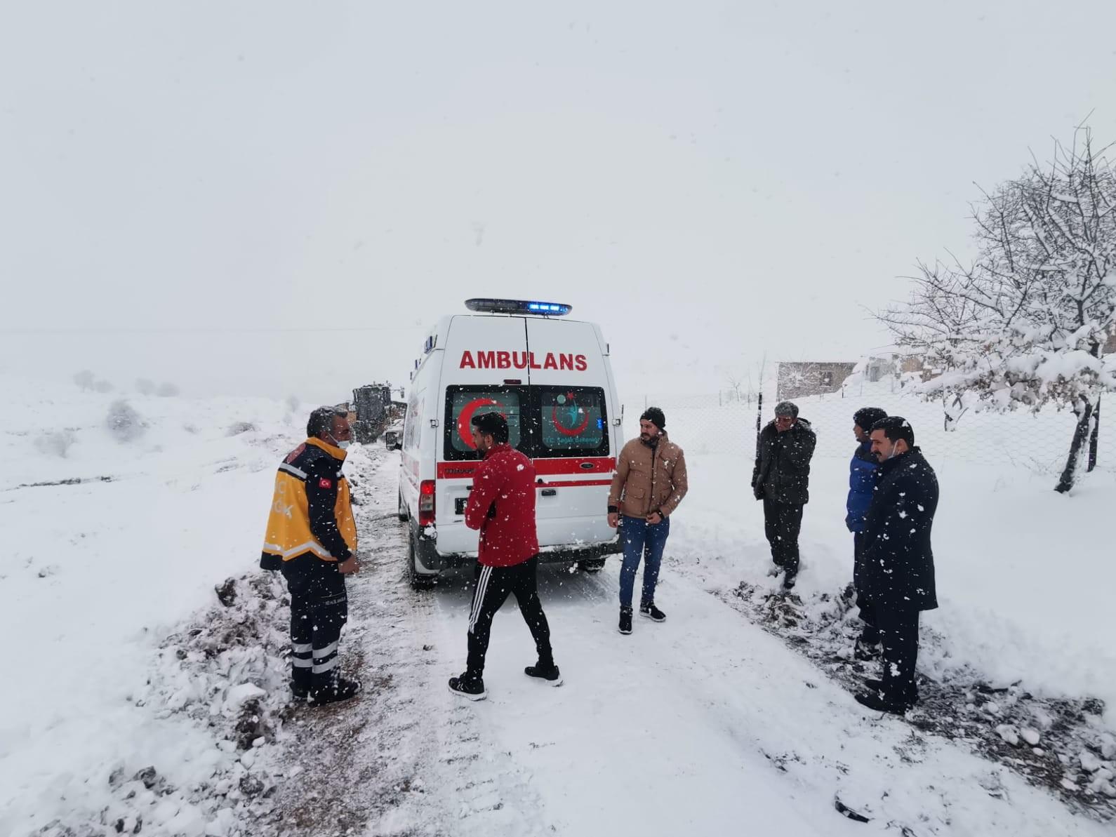 elazığ'da mahsur kalan hastayı sağlık ekipleri kurtardı
