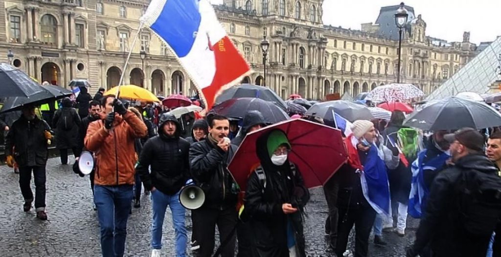 fransa8217da asi karti protestosu