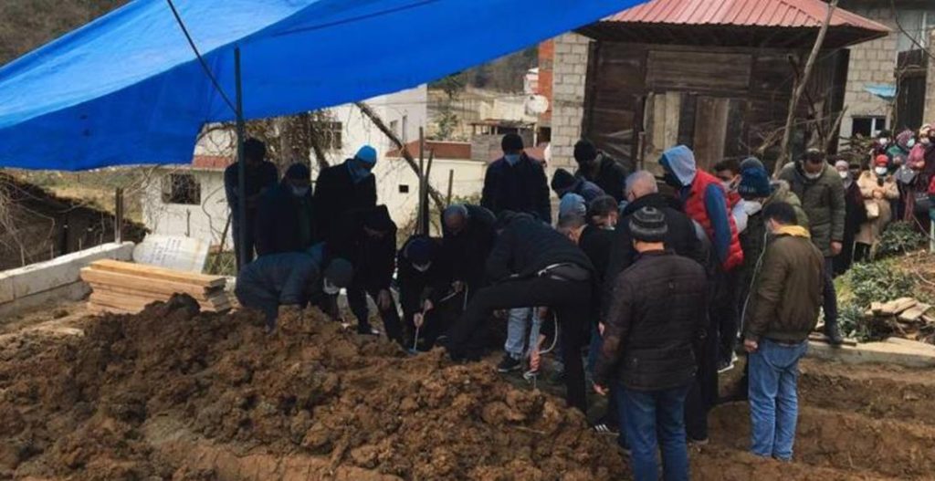 ayni aileden 98217uncu kisi korona virus nedeniyle hayatini kaybetti