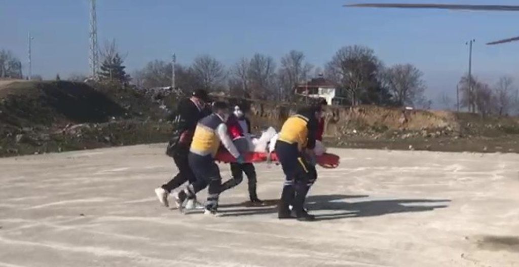 kalp krizi geciren hasta icin ambulans helikopter zamanla yaristi