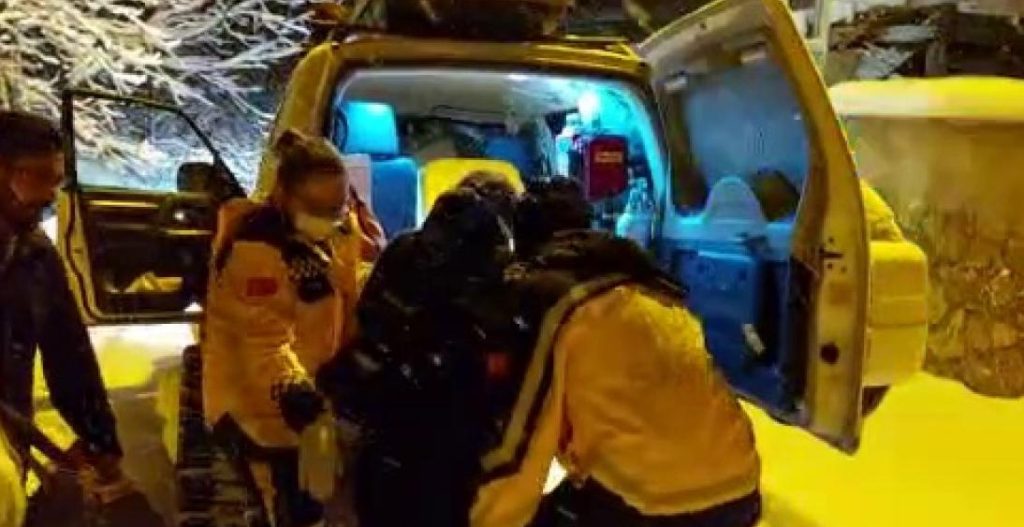 koah hastasina paletli ambulansla ulasildi