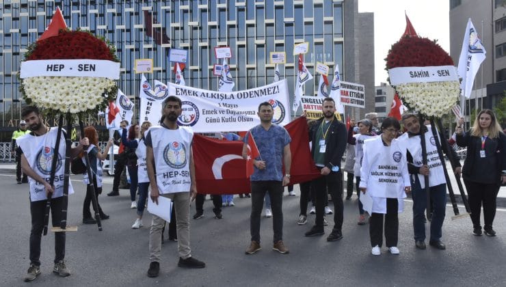 HEP-SEN ve SAHİM-SEN Taksim Meydanda 1 Mayıs Emek ve Dayanışma Gününü Andı