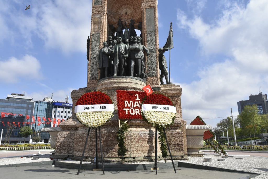 HEP-SEN ve SAHİM-SEN Taksim Meydanda 1 Mayıs Emek ve Dayanışma Gününü Andı