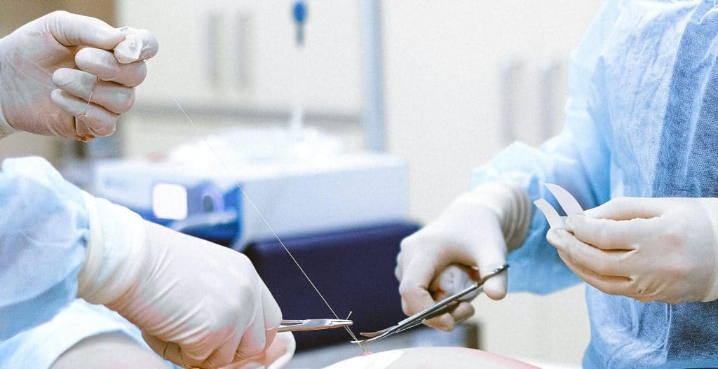 ameliyat oncesi 8216bicak parasi8217 alan profesore hapis cezasi