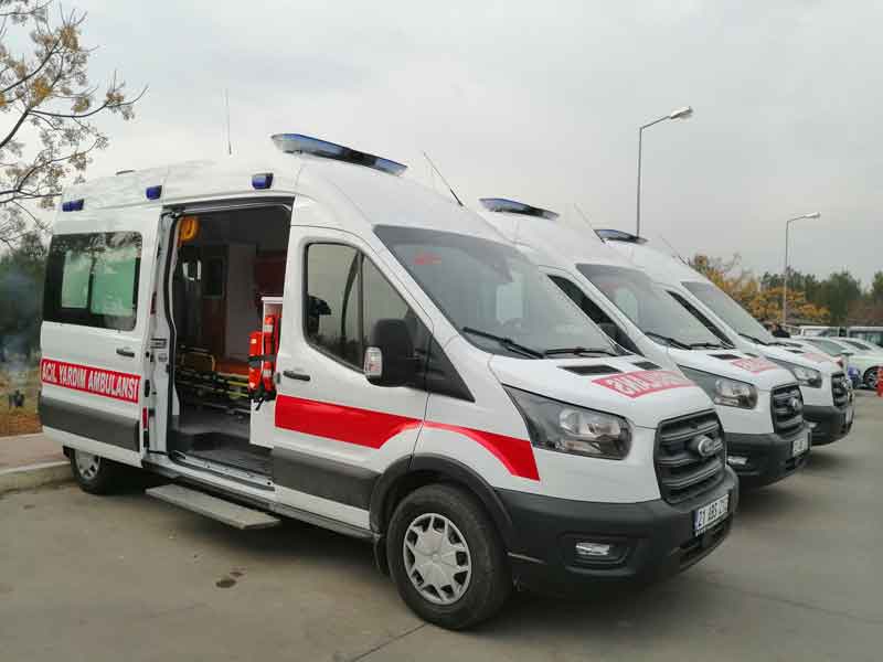 adana'da, ambulansta doğan i̇kiz bebeklere sağlık çalışanlarının i̇smi verildi