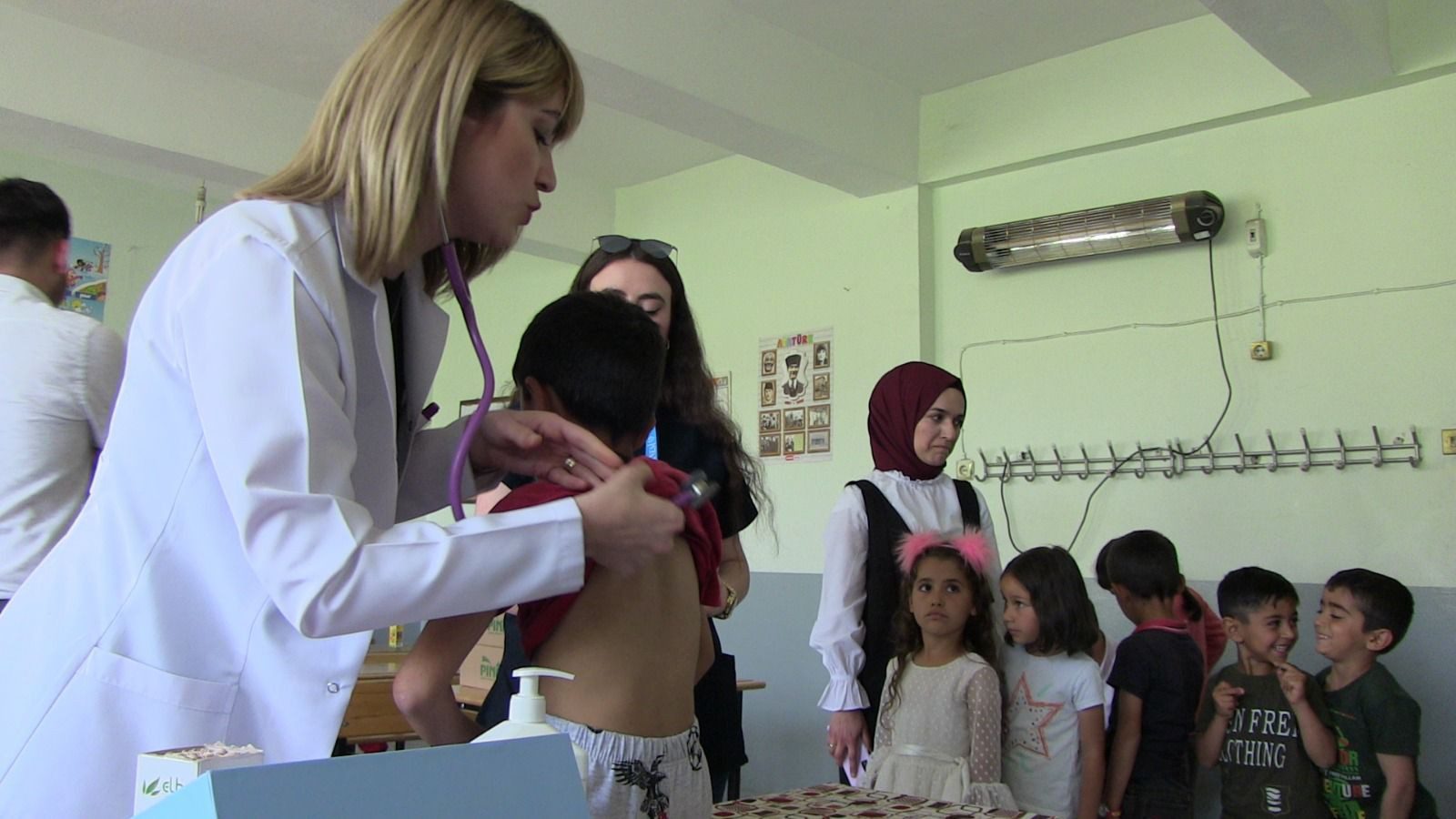 siirt’te köy okulu öğrencilerine sağlık taraması