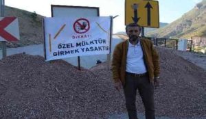 “Zarardayım” Dedi, Hastane Yolunu Ulaşıma Kapattı