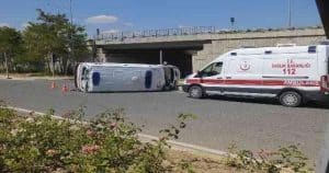 Hasta Almaya Giden Ambulans Devrildi: 1 Sağlık Çalışanı Yaralandı