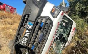 Ambulans Şarampole Devrildi: 3 Sağlık Çalışanı Yaralandı