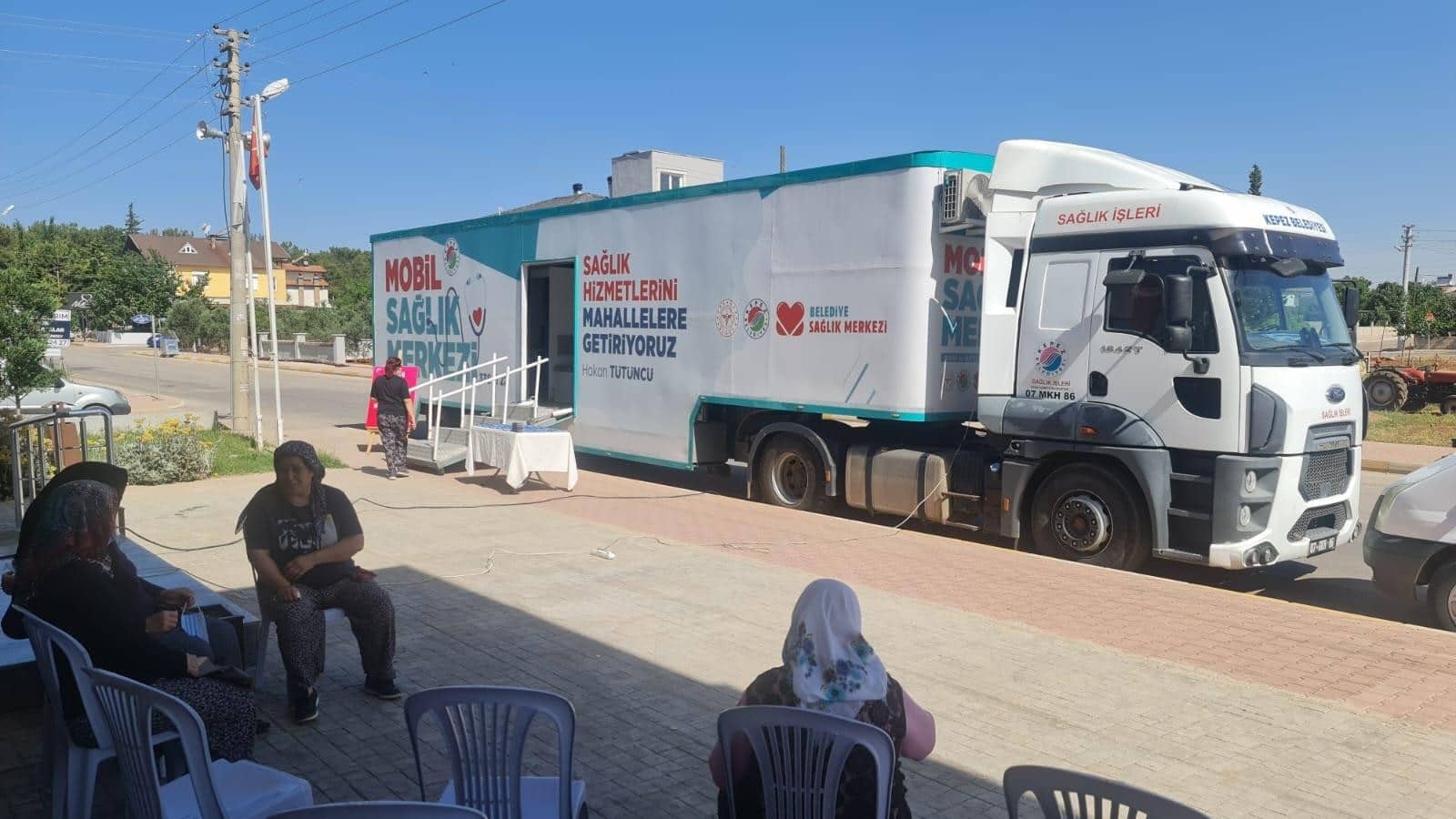 kepez'e ait mobil sağlık merkezi i̇lçeleri geziyor