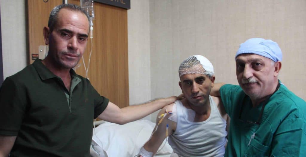 Gaziantep’te 2 sene önce beyninde tespit edilen tümör nedeniyle sağ gözünü kaybeden genç, Elazığ’da yapılan operasyonla sağlığına kavuştu.