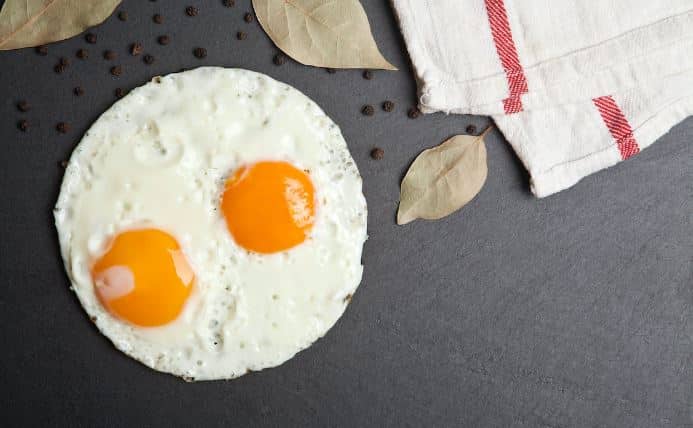 çiğ yumurta yenir mi? çiğ yumurtanın faydaları