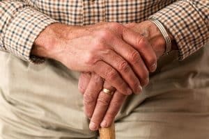 yaşlılara psikolojik hasar: "sen yaşlısın, gücün yetmez"