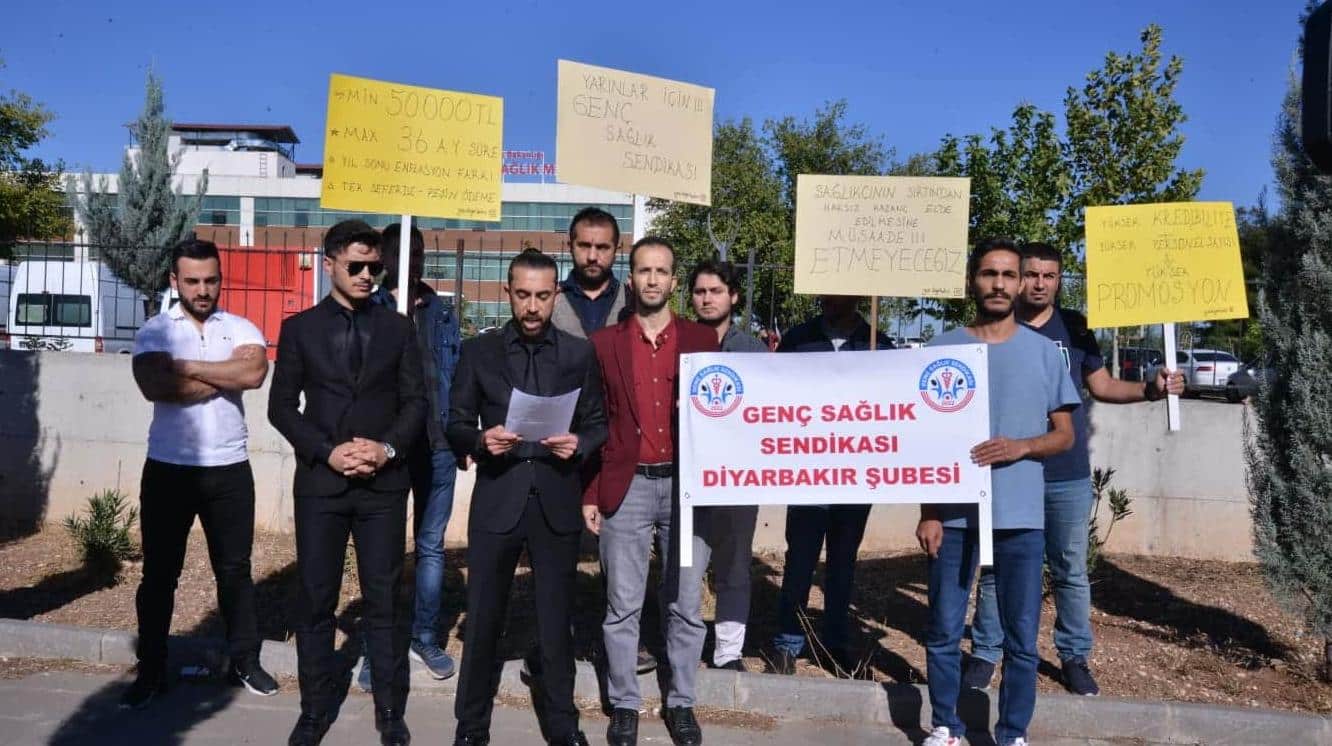 Genç Sağlık Sendikası Diyarbakır Şubesi'nden Banka Promosyonu Açıklaması: "Haklarımızı Savunacağız Art Niyetlerin Önüne Geçeceğiz"