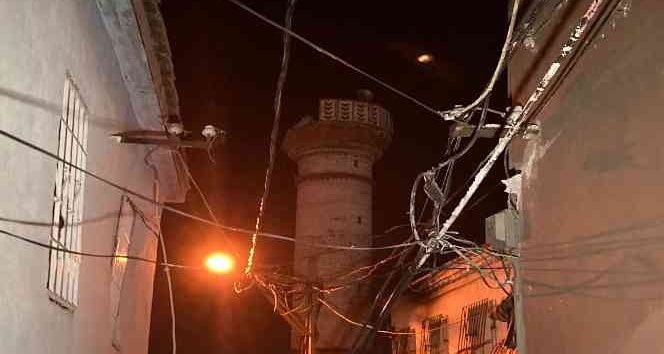 Buca, İzmir merkez üslü deprem AFAD verilerine göre 4.9 büyüklüğünde gece saat 03.29'da yaşandı. Deprem çevre ilçe ve illerden de hissedildi.