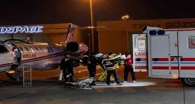 umre'de rahatsızlanan 2 türk vatandaş, ambulans uçakla türkiye'ye getirildi