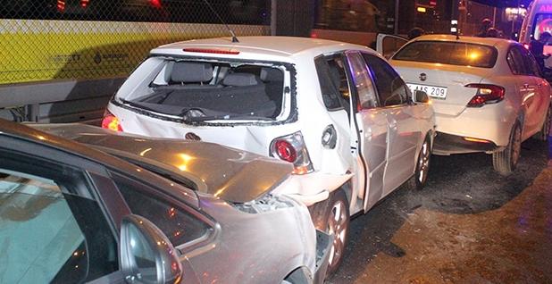 Adana'da Zincirleme Trafik Kazası; 3 Kişi Yaralı