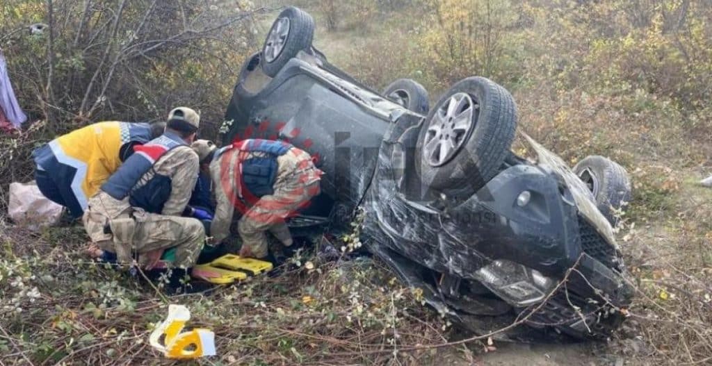 Amasya'da Devrilen Otomobilde 1 Kişi Öldü, 4 Kişi Yaralandı