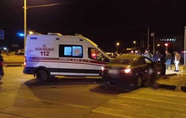Ambulans İle Otomobilin Çarpıştı 5 Kişi Yaralandı