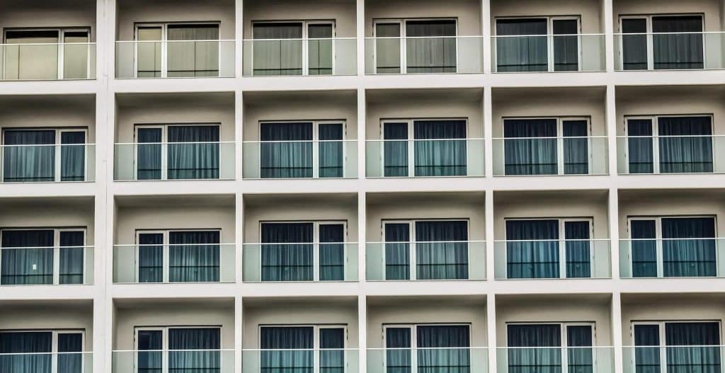 Balkondan Düşen Rus Turist Hayatını Kaybetti Balkondan Düşen Rus Turist Hayatını Kaybetti