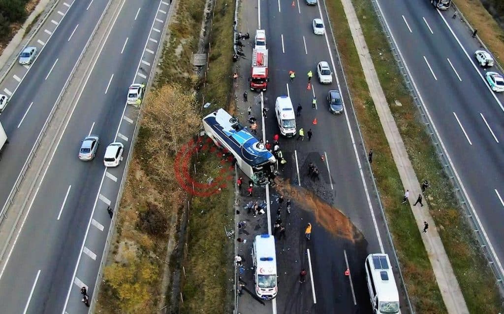 Bolu'da İnanılmaz Kaza: 3 Ölü, 16 Yaralı