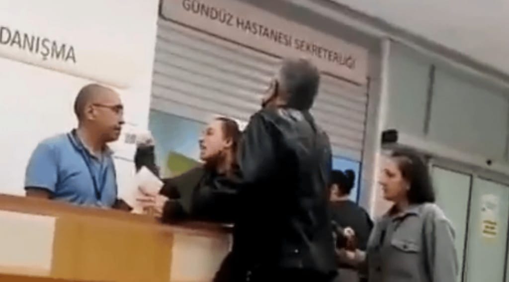 İzmir’de Sağlık Personeline Yönelik Yumruklu Saldırı