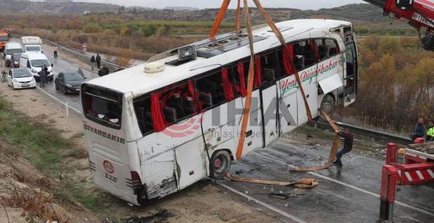 mersin'de yolcu otobüsü devrildi; 18 kişi yaralandı