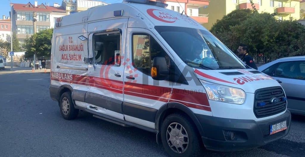 Otobüs Ve Ambulans Kazasında 4 Yaralı