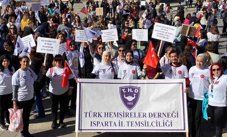 türk hemşireler derneği miting yaptı: "görmezden gelinerek şiddete maruz kalıyoruz”