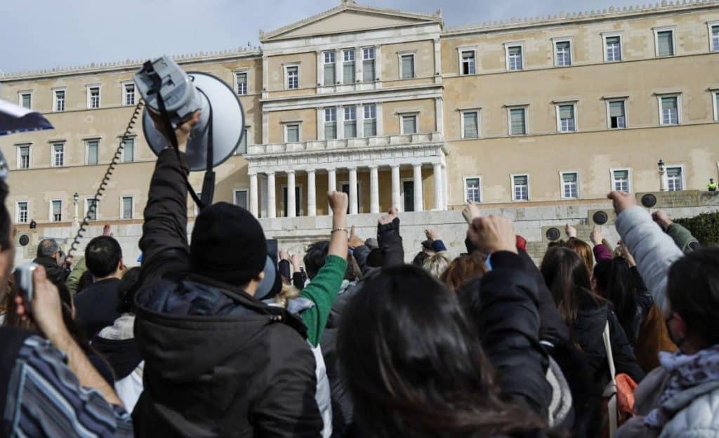 Yunanistan'da Sağlık Personelleri 4 Saatlik İş Bırakma Eylemiyle Seslerini Duyurdu