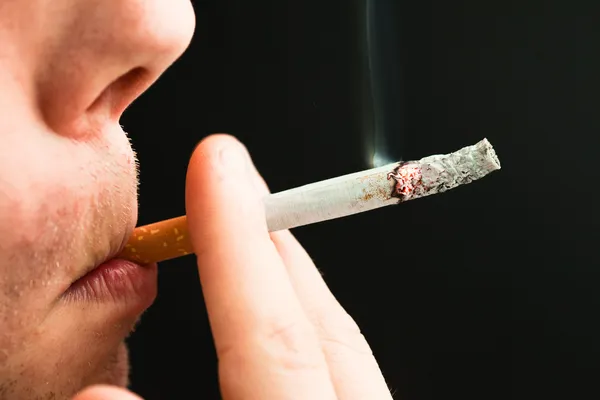 uzmanı uyardı, "akciğer kanserinin yüzde 90 sebebi sigaradır"