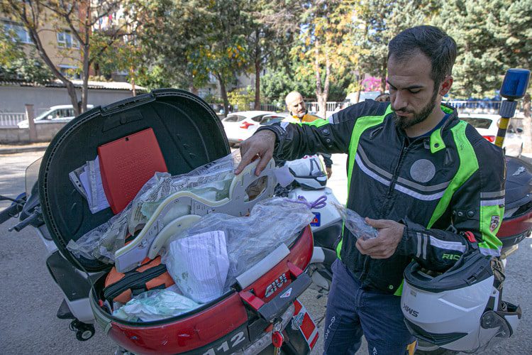 hatay'ın dar sokaklarında hastalar motorize sağlık ekibinin güvencesinde