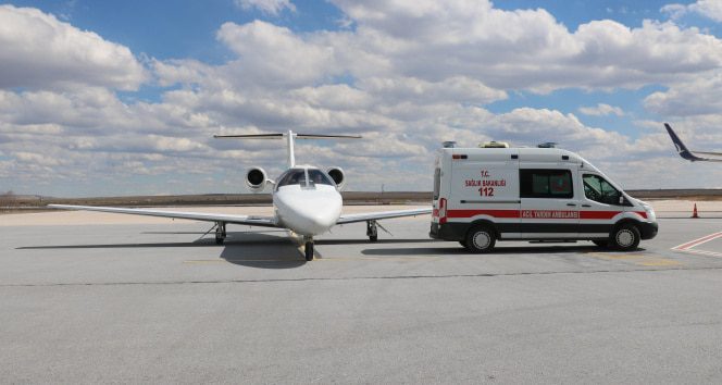 mide kanaması tedavisi gören hasta ambulans uçakla i̇stanbul'a getirildi