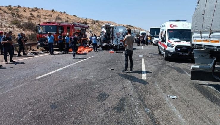 Gaziantep’te kaza yapan araçtakilere