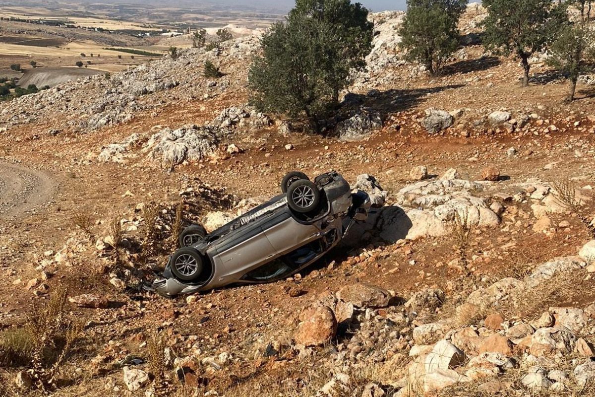 Karlıova‘da bir otomobilin şarampole