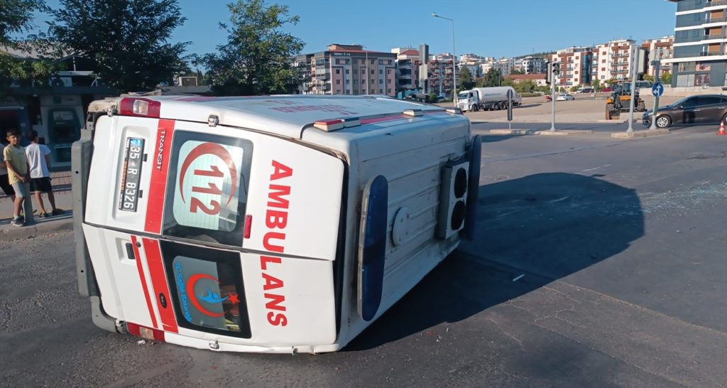 ambulans kaza yapti 3 saglik calisani yarali