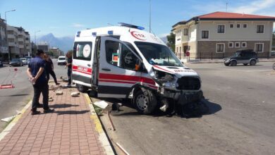 ambulans ile cip çarpıştı: 1 yaralı