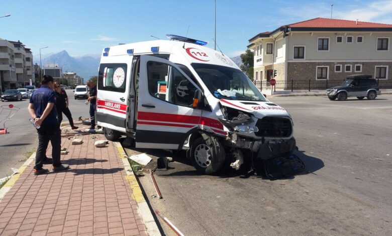 ambulans ile cip çarpıştı: 1 yaralı