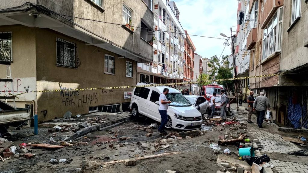 bakan yerlikaya istanbulda selden etkilenen vatandaslara yardim yapilacagini duyurdu