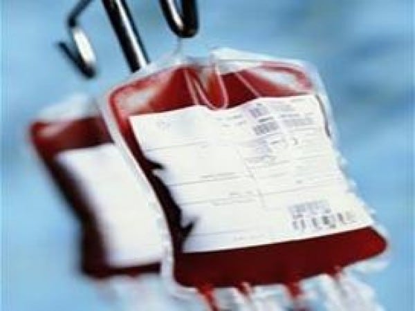 hastaya uygulanan kan transfuzyonu esnasinda fenalasarak yogun bakima alindi