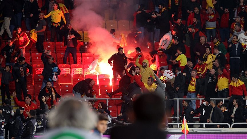 Göztepe-Altay derbisinde yaşanan arbede 