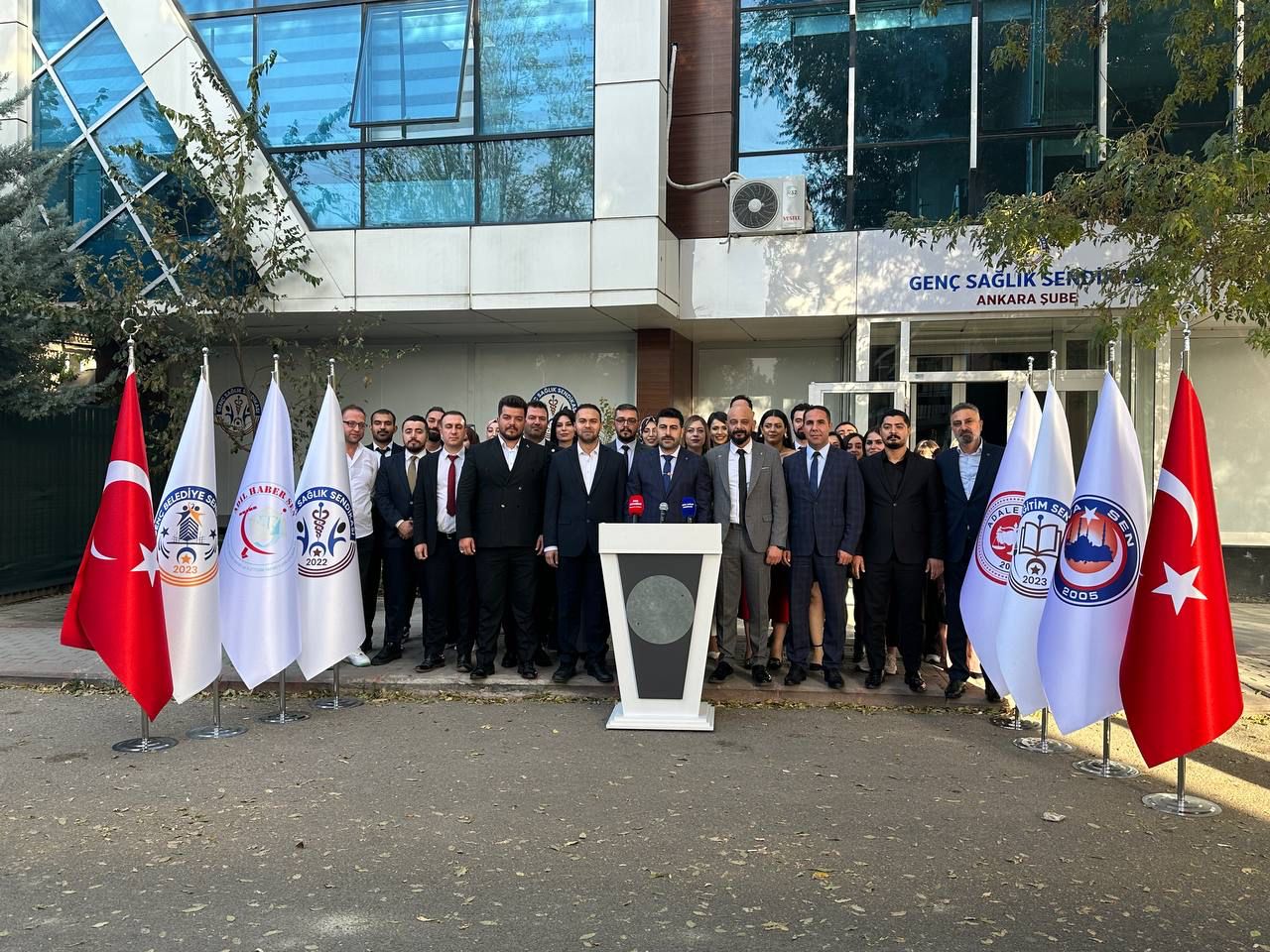 Kamu çalışanları konfederasyonları arasına bir yenisi eklendi. 6 farklı iş