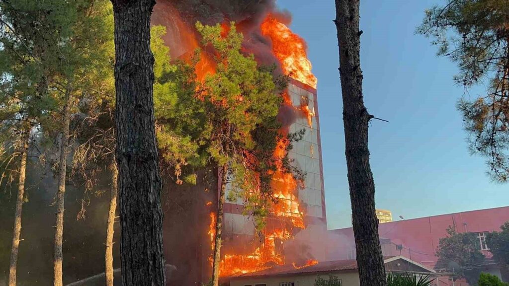 Eski Devlet Hastanesi Yangınıyla İlgili 2 Çocuğa Gözaltı