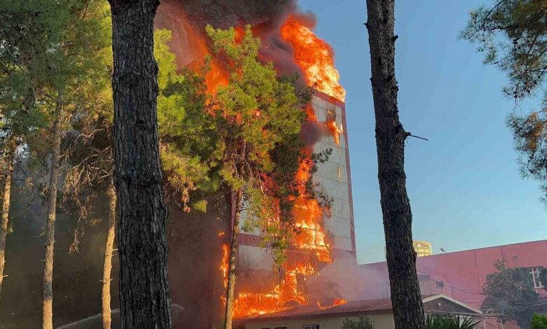 eski devlet hastanesi yangınıyla i̇lgili 2 çocuğa gözaltı eski devlet hastanesi yangınıyla i̇lgili 2 çocuğa gözaltı