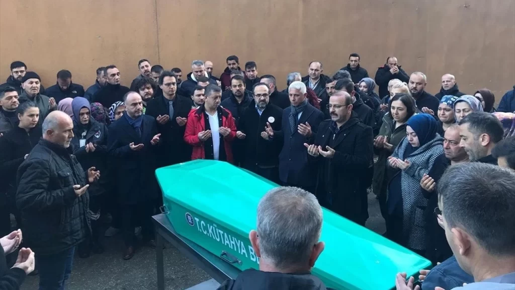 Çatıdan Düşen Hastane Personeli Yaşamını Yitirdi