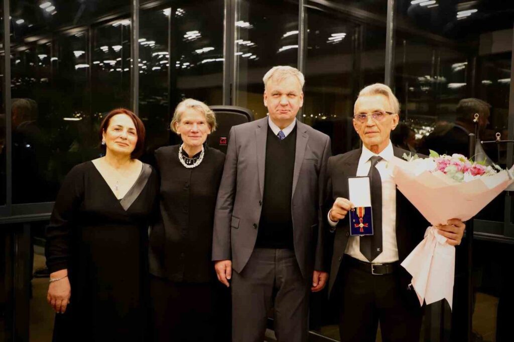 Almanya Federal Cumhuriyeti Liyakat Nişanı Doktor İhsan Alioğlu’na Verildi Almanya Federal Cumhuriyeti Liyakat Nişanı Doktor İhsan Alioğlu’na Verildi